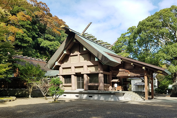 宝くじが当たるパワースポットは、安房神社