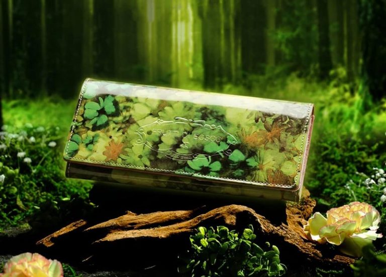 【2024年最新】風水で見る緑の財布の効果とは？｜緑色の持つ意味と運気が上がるおしゃれな緑のブランド財布41選 ｜ いとしのクロコ｜知って、見