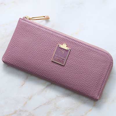 ラッキーカラー「紫色」の開運財布は、ハースケジュールのチェレットアモーレ プラム