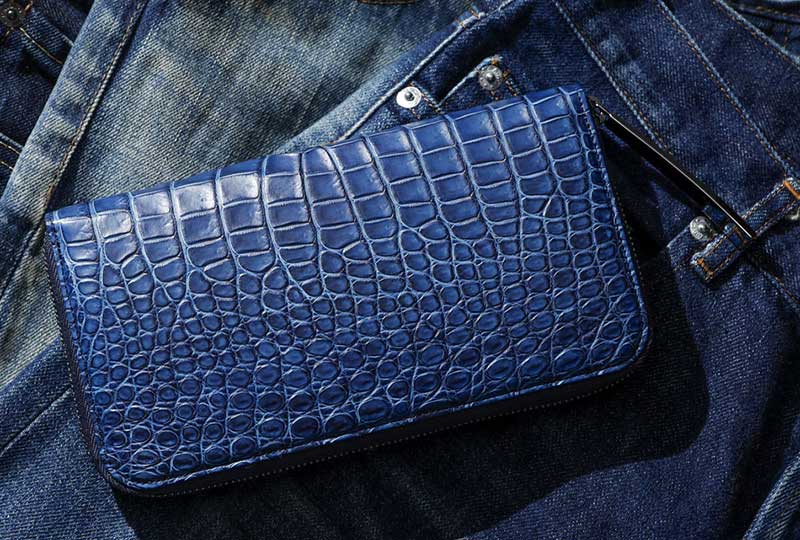 おしゃれなメンズ財布は、池田工芸の藍染めクロコダイル ホールカット ビッグウォレット