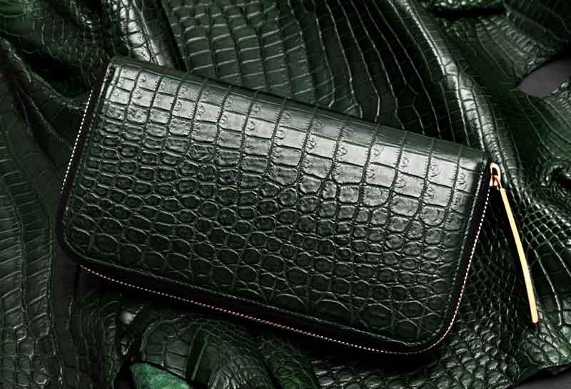 高級皮革の代名詞、クロコダイルレザーの魅力が楽しめる、池田工芸のクロコダイル財布「ティラノ」