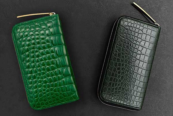 艶あり艶無し、どちらも美しい仕上がりが魅力の池田工芸のクロコダイル財布