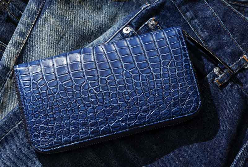 日本が誇る確かな品質。国産上質なクロコダイル財布ブランド池田工芸の藍染めクロコダイルラウンド財布