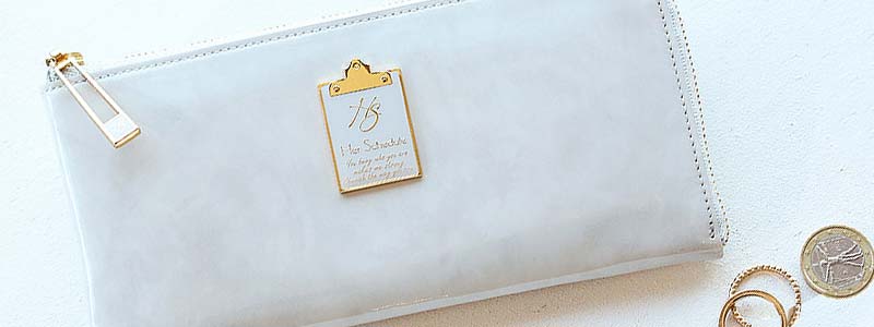 「人脈や金運のベースを作りたい」方におすすめの白い財布は、ハースケジュールのチェレットメルティ ムーンドロップ