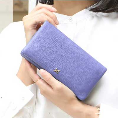 ラッキーカラー「紫色」の開運財布は、傳濱野はんどばっぐのリュフカフェリーチェ トウキョウブルー