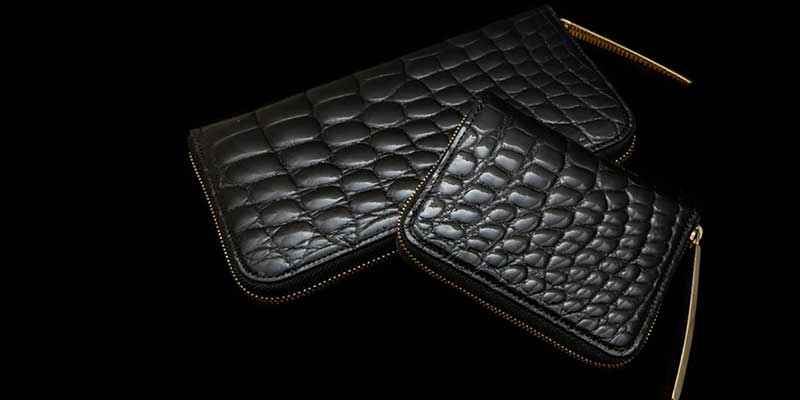 人気のブラックカラーのクロコダイル財布のラインナップも充実している池田工芸