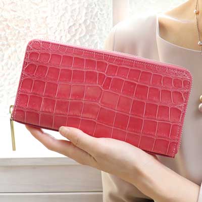 人気ブランドのピンクのお財布は、傳濱野はんどばっぐのルーチェクロコ ピンクダイヤモンド