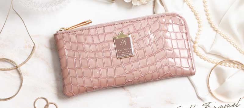 お札を折らずに収納できる、ピンク色の長財布は、ハースケジュールのチェレット シルクエナメル アフタヌーンドリーム