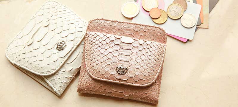 キャッシュレス派にぴったりのピンクのミニ財布は、傳濱野はんどばっぐのポレット