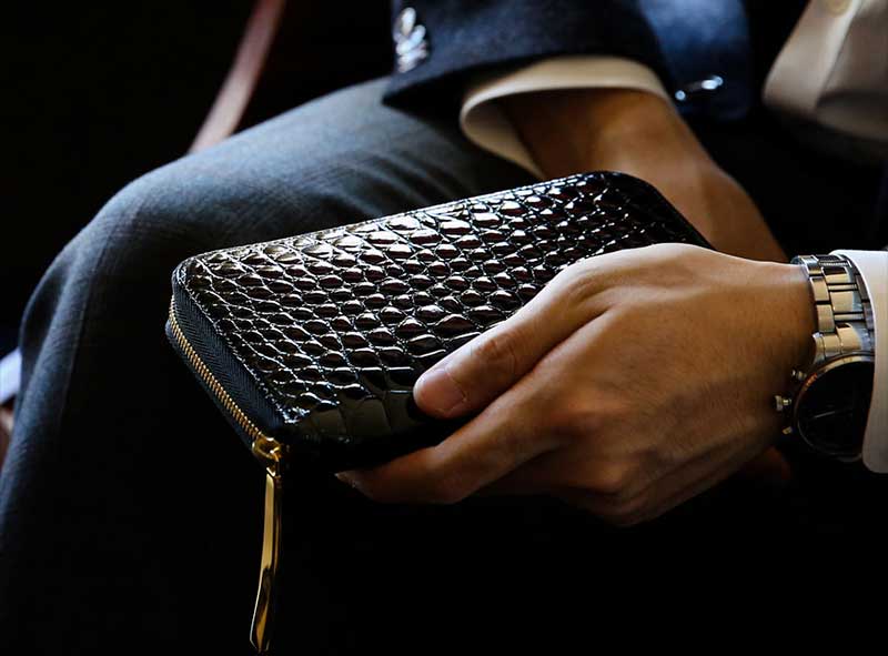 男の品格を上げるハイクォリティな高級財布は、池田工芸のクロコダイルラウンドビッグウォレット「グランデクラス」