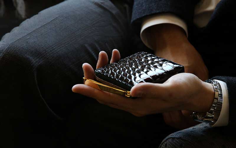 使いやすくておしゃれなメンズミニ財布は、池田工芸のクロコダイル マルチウォレット