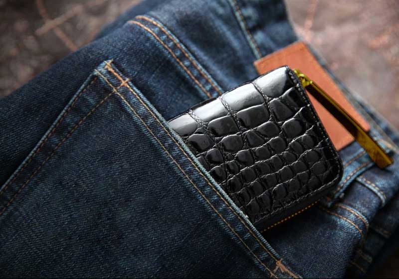 おしゃれな男性にぴったりのミニ財布は、池田工芸のクロコダイル マルチウォレット