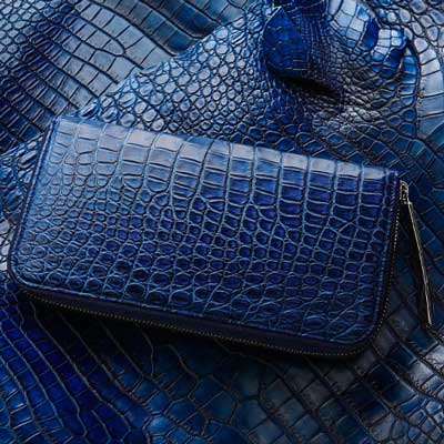 医療系会社の社長におすすめのクロコダイル財布は、池田工芸の藍染めクロコダイル 一枚革ビッグウォレット