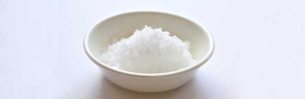 天然塩でお札を清める