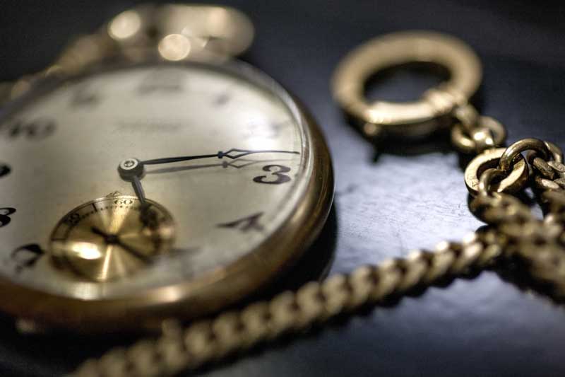 財布を変えるのにおすすめの時間帯は17時から23時