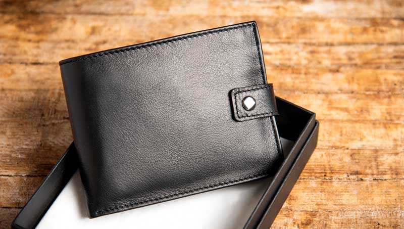 カーフを使ったおしゃれな高級長財布