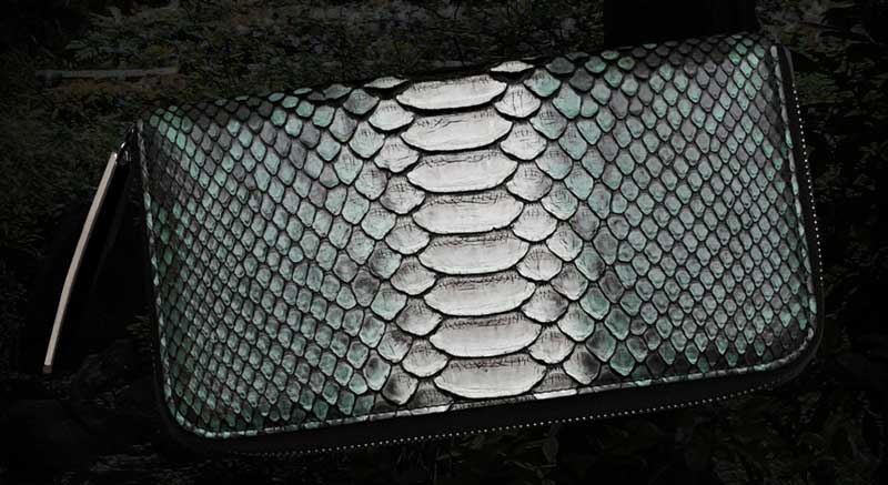 パイソンレザーを使ったお洒落な高級財布は、池田工芸のダイヤモンドパイソンウォレット 翡翠
