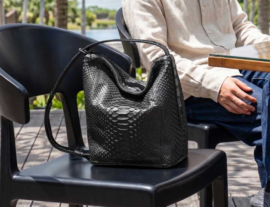一生モノのメンズハイブランドバッグは、池田工芸のクロコダイル×パイソンのラウンジトート